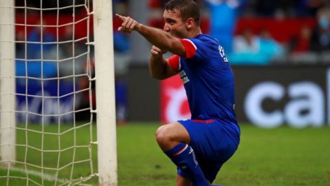 Martín Cauteruccio celebra su gol en el partido Cruz Azul-Toluca este miércoles. (Foto: EFE/José Méndez)