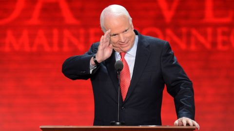 El senador John McCain.