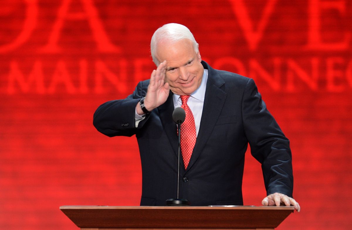 El senador John McCain.