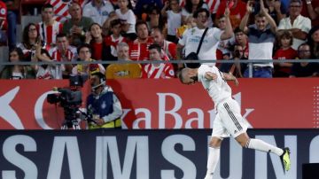 El delantero francés del Real Madrid, Karin Benzema, celebra un gol frente al Girona. (Foto: EFE/Enric Fontcuberta)