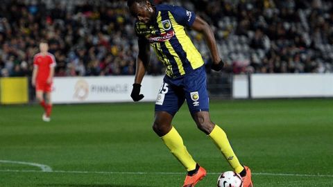 Usain Bolt debutó como futbolista profesional en la Liga Australiana de Fútbol