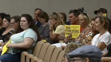 El Consejo de la ciudad de Simi Valley se reunió para debatir el caso.