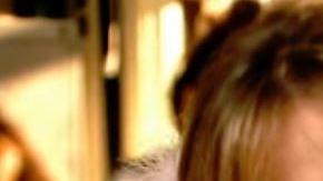 Britney Spear en el vídeo de "Baby One More Time".