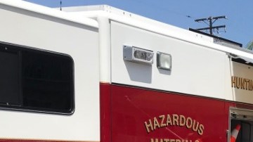 El departamento de bomberos de Cosa Mesa insta a comunicar el olor al 911.