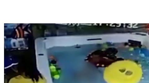 Bebé se ahoga mientras mamá revisa el ceular