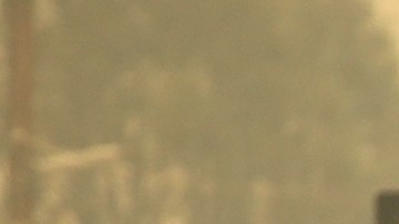 Miembros de la Guardia Nacional en un retén en una zona evacuada a causa del incendio Carr. Getty Images