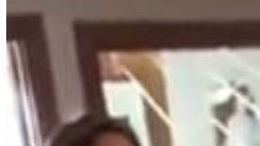 Niña insulta a sacerdote en bautizo