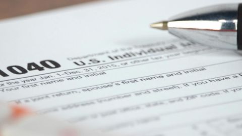 cr-money-hero-taxes-procrastinators-0417