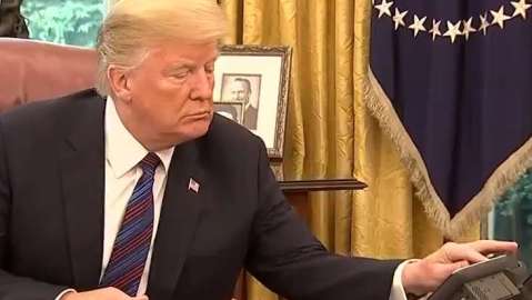 El presidente Trump tardó un poco en comunicarse con Peña Nieto.