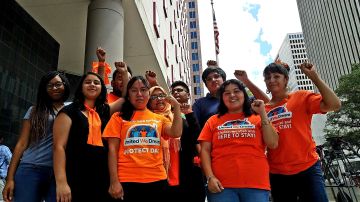 Activistas y Dreamers de "United We Dream" acudieron a la audiencia para apoyar DACA.