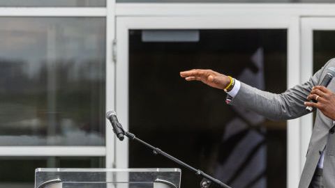 LaBron James dirigió una charla a su hijo y a sus compañeros de equipo