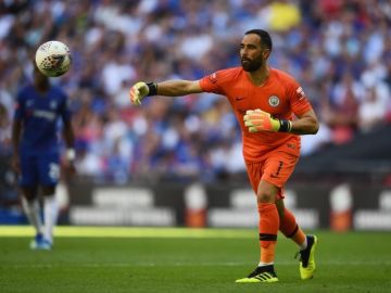 El chileno Claudio Bravo deja al Manchester City sin un relevo de calidad para Ederson. (Foto: Clive Mason/Getty Images)