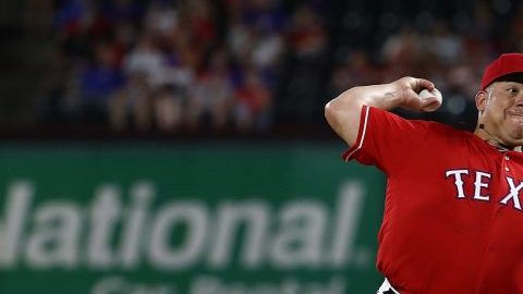 Bartolo Colon de los Texas Rangers ya es el pitcher latino con más victorias en las Mayores.  (Foto: Ronald Martinez/Getty Images)