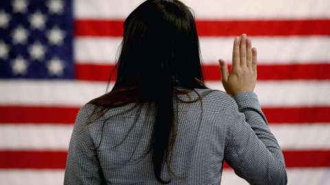 Yea Ji Sea tomó juramento hoy en una ceremonia de naturalización en Los Ángeles