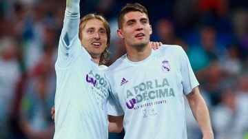 Los croatas Mateo Kovacic y Luka Modric ven separarse sus caminos en el Real Madrid. (Foto: Gonzalo Arroyo Moreno/Getty Images)