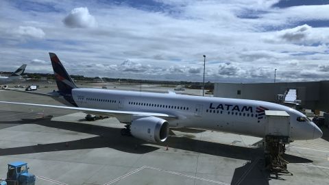 La aerolínea LATAM tiene su base en Santiago de Chile.