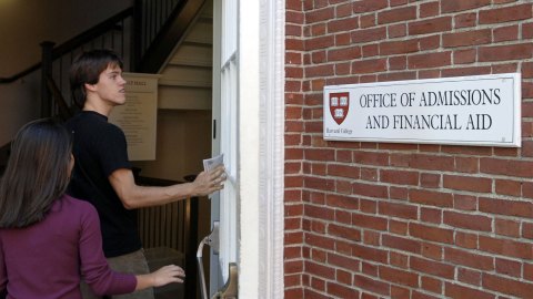 La universidad rechaza la decisión del DOJ.
