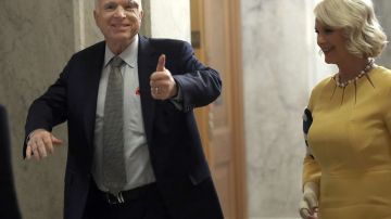 El senador McCain también apoyó una reforma migratoria integral.