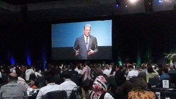 Al Gore ofrece su presentación sobre el cambio climático en Los Ángeles.