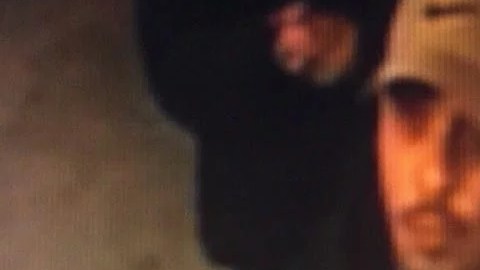 El sospechoso es un hombre hispano cercano a los 30.
