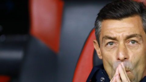 Pedro Caixinha técnico de Cruz Azul se enfrentó a Nahuel Guzmán portero de los Tigres. (Foto: Imago7/Eloisa Sanchez)