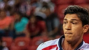 Los jugadores chivas Angel Zaldivar y Josecarlos Van Rankin. (Foto: Imago7/Eckart Müllen)