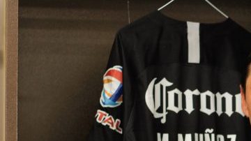 Moisés Muñoz, anuncio su retiro del futbol, celebrado en el estadio Azteca. (Foto: Imago7/Rafael Vadillo)