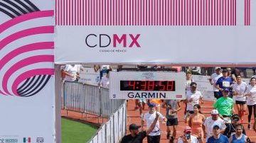 La meta en el estadio Olímpico de CU en la edición del XXXV Maratón de la Ciudad de México. (Foto: Imago7/Rafael Vadillo)