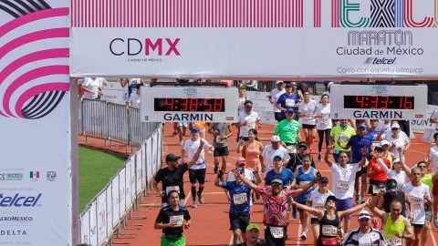 La meta en el estadio Olímpico de CU en la edición del XXXV Maratón de la Ciudad de México. (Foto: Imago7/Rafael Vadillo)