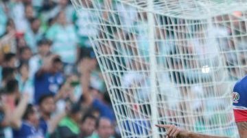 Martín Cauteruccio festeja su gol ante Santos Laguna. Cruz Azul sigue invicto. (Foto: Imago7)