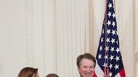 Kavanaugh y su familia junto a Trump.