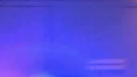 Al llegar al hospital, el agente Milton salió corriendo de la patrulla con el bebé en los brazos.