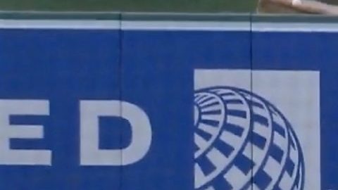 Ramón Laureano emocionó a todo República Dominicana con este tirazo a primera.