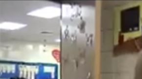 Maestra saludo alumnos