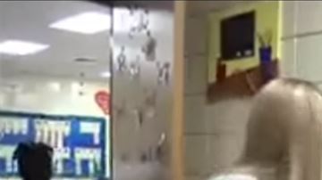 Maestra saludo alumnos