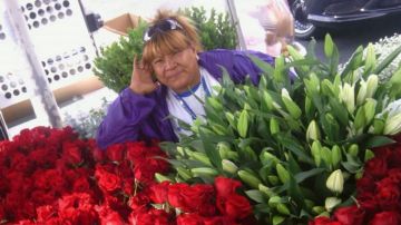 María Ventura, de 57 años, llevaba décadas vendiendo flores.