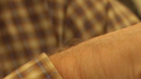 Una solicitante acude a un especialista en seguros médicos en la ciudad de Pasadena.