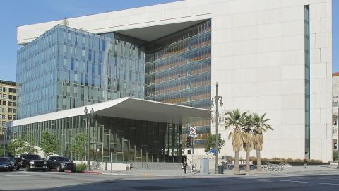 La demanda busca detener la demolición del Parker Center.