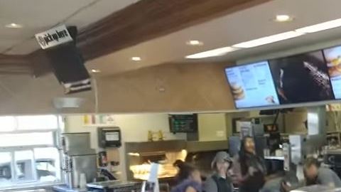 Empleadas pelea Mcdonald's