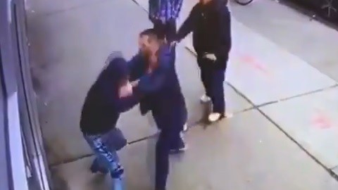 Jared Gordon defendió a uno de sus amigos de un par de pandilleros en Queens