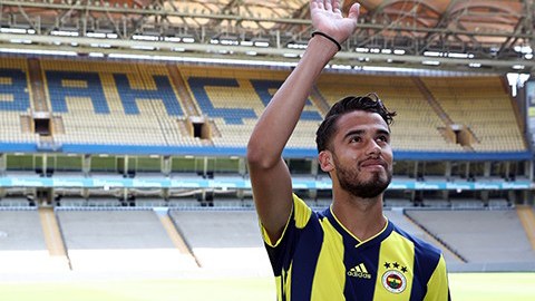 Diego Reyes firmó por tres años con el club turco Fenerbahce