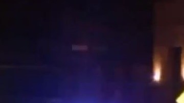 Las autoridades encontraron al sospechoso caminando entre los escombros.