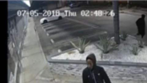 La policía desveló una imagen de una cámara de seguridad.