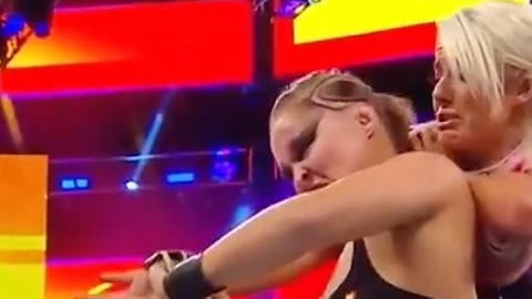 Ronda Rousey fue campeona de la WWE tras vencer a Alexa Bliss.