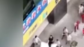 Niño cae en sábana y se rompe