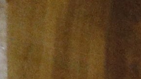 Un cliente contempla un AR-15, arma utilizada en el tiroteo en la preparatoria Marjory Stoneman Douglas, en Parkland, Florida.