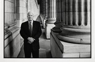 La Galería Nacional de Retratos de la Institución Smithsonian difundió una icónica fotografía del fallecido senador republicano por Arizona, John McCain. Foto: Sen. John S. McCain III by Steve Pyke, 2005