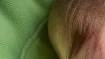 Descubre cuáles son los alimentos menos peligrosos para bebé que existen en el mercado.