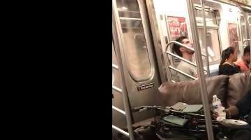 Una sala instalada en pleno vagón del Metro NYC