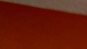 Fernando Araujo muestra el certificado de ciudadanía que acaba de obtener, luego de más de dos décadas de pagar miles de dólares a abogados y representantes que no hicieron nada por ayudarle. (Aurelia Ventura/La Opinion)